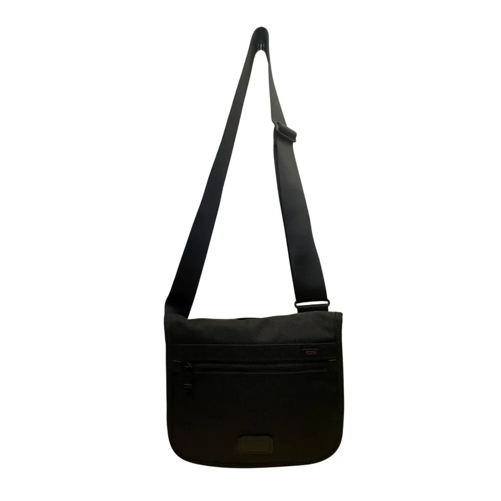Tumi Mens Black Nylon Adjustable Strap With Zippered Pockets Messenger Bag